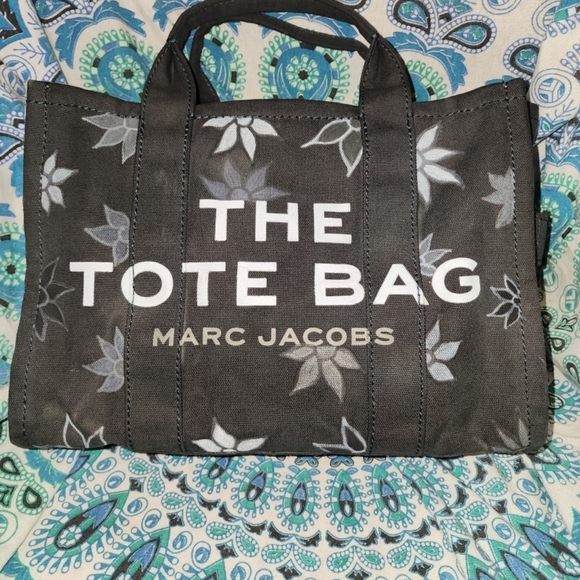 Marc Jacobs Handbags - Marc Jacobs The Tote Bag